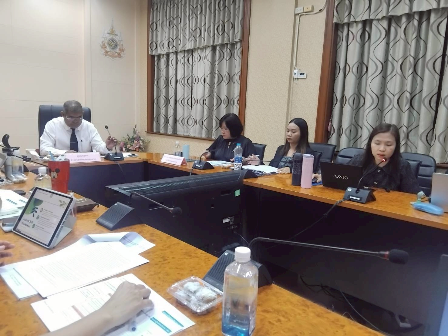 title - การประชุมการรายงานผลระบบติดตามผลการดำเนินงานและผลการเบิกจ่ายงบประมาณ (ALRO Tracking System) และชี้แจงการรายงานผลตัวชี้วัดของโครงการ/กิจกรรมประจำปีงบประมาณ พ.ศ. 2569